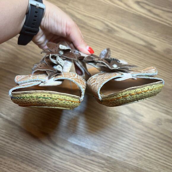 L'Artiste Spring Step Karina Leather Open Toe Sandal Flower Adorned Size 38 - Picture 5 of 10